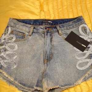 Fashionable denim shorts